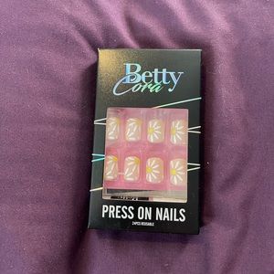 🖤 Pick Any 3/$30 Sale Betty Cora Press On Nails